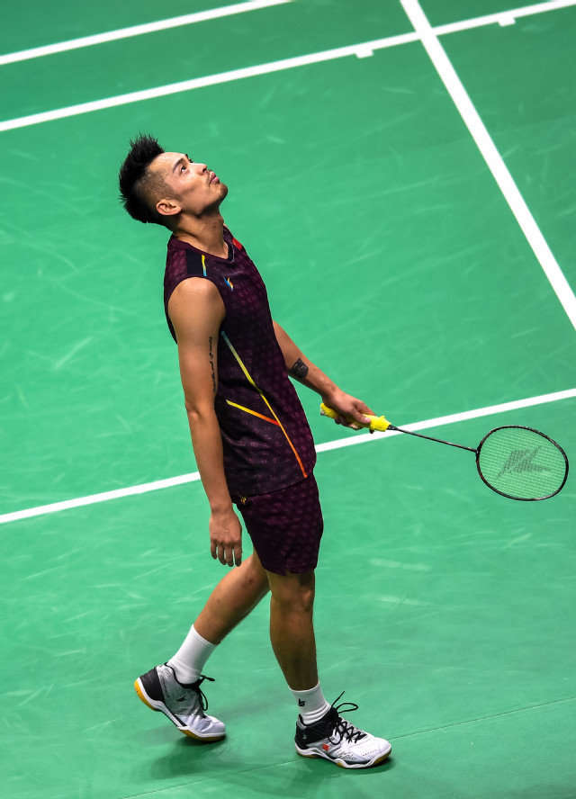 怎么看待，在硅PU球場地坪上拼搏的林丹敗給石宇奇